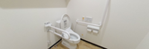 介護施設のトイレ設備と手すり
