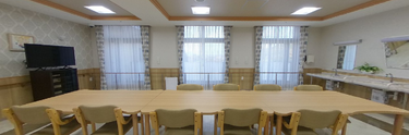 介護施設の食堂と廊下
