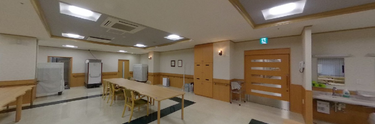施設内の共用ラウンジ