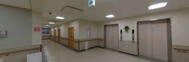 介護施設の明るい共用エリア