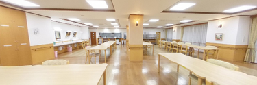 介護施設の食堂の内装