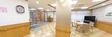 シニア向け施設の快適なロビー