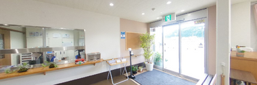 介護施設の広々とした受付