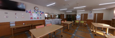 ゆとりある清潔な食堂エリア