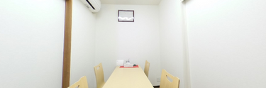 施設内の会議室風景