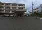 落ち着いた外観の建物