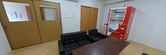 広々とした落ち着いた待合室