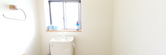 介護施設の明るいトイレ空間