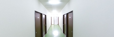 介護施設内の通路の風景