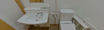 手すり付き介護用トイレ