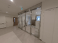 介護施設の通路とスタッフエリア