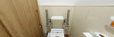 介護施設のトイレ設備と手すり