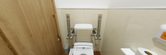 介護施設のトイレ設備と手すり