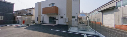 整備された介護施設の駐車場