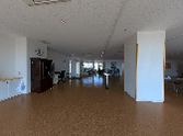 広々とした明るい共用スペース