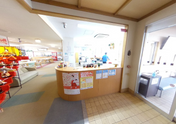 介護施設の広々とした受付