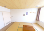 広々とした明るい居室内部