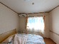 明るい光が差し込む部屋