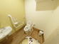 介助しやすいトイレの一室