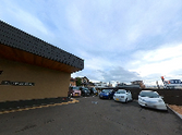 スタッフ募集の施設外観