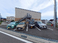 駐車場のある建物外観  