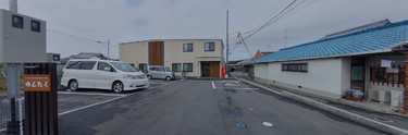 施設周辺の住宅地と道路