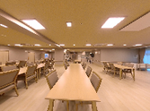 ゆったりとした職場の食堂