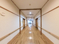 広々とした廊下の様子