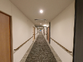 清潔感のある施設の廊下