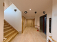 明るい廊下と階段の風景
