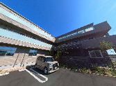 円形の建物全景