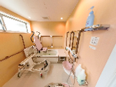 介護施設内の明るい居室