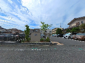 ゆとりある入口の施設外観