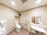 広々とした清潔なトイレスペース