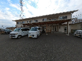 明るい外観の建物