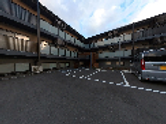 駐車場の広い外観