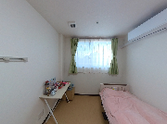 一人部屋の明るい空間