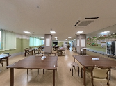 ゆったりした居心地の食堂