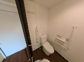 トイレ付き居室と廊下  