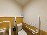 バリアフリー設計のトイレ