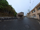 広々としたエントランスを備える施設