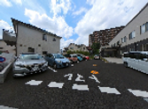 ゆったり駐車可能な玄関前