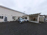 車が並ぶ駐車場の風景