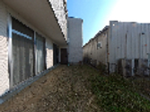 自然光豊かな建物外観