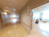 広々とした廊下の全景