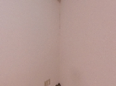 明るい窓辺の部屋