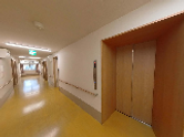 手すり付きの廊下