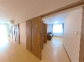 両側に部屋がある廊下