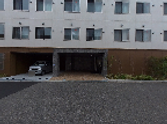 モダンな外観の建物