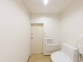 バリアフリー設計のトイレ空間